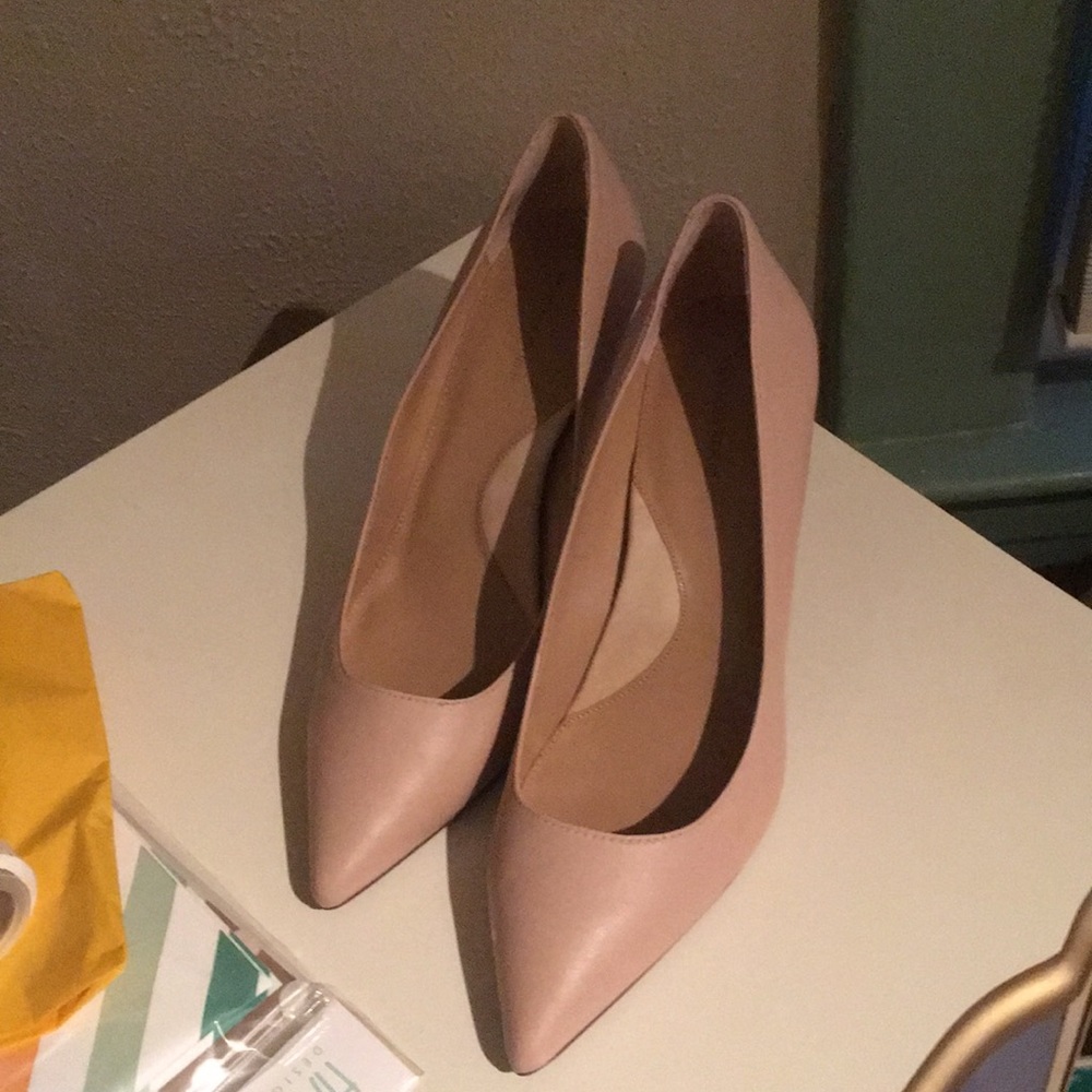 Banana Republic Madison 12-Hour Pump, Beige Leather, size 9 1/2, 3.5 inch heel